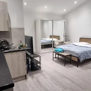 Towncentre Large Apartment