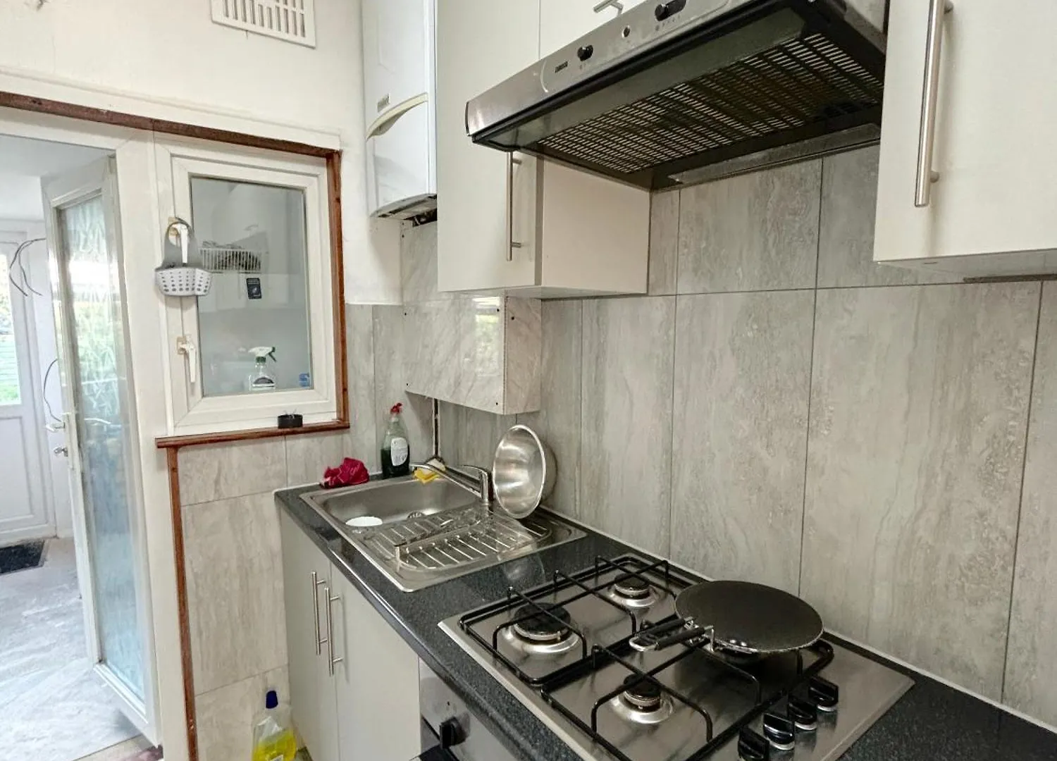 Spacious Room In Ilford 0*,