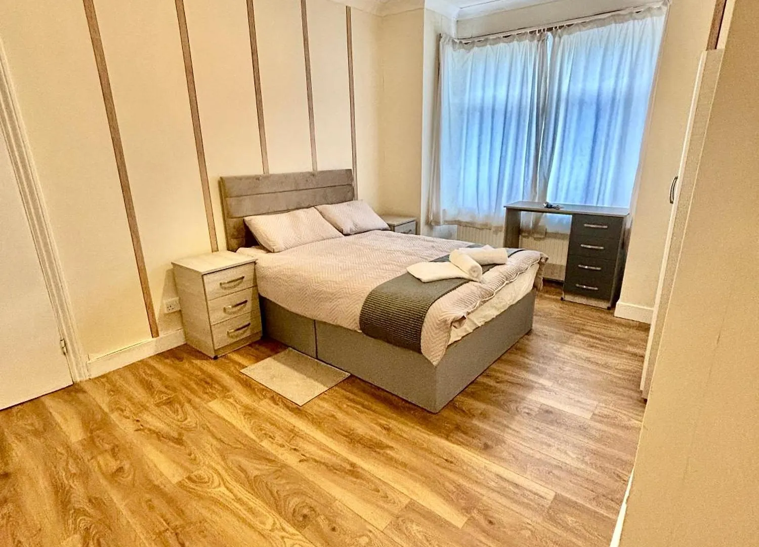 Spacious Room In Ilford
